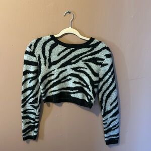 XS Garage long sleeve crop top